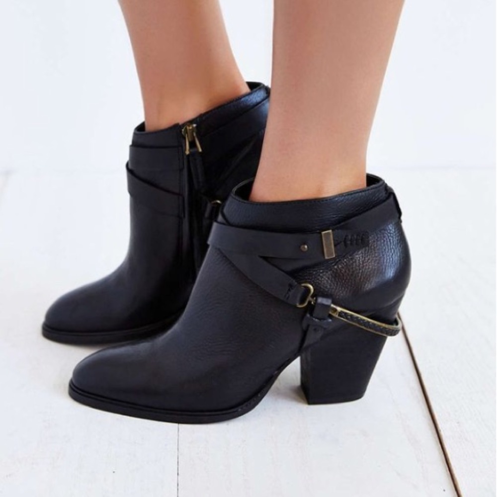 Dolce Vita NWOB Harlene ankle booties